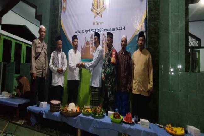 Mewujudkan Generasi Cinta Al-Qur’an Babinsa menghadiri Acara Khatam Al-Qur’an