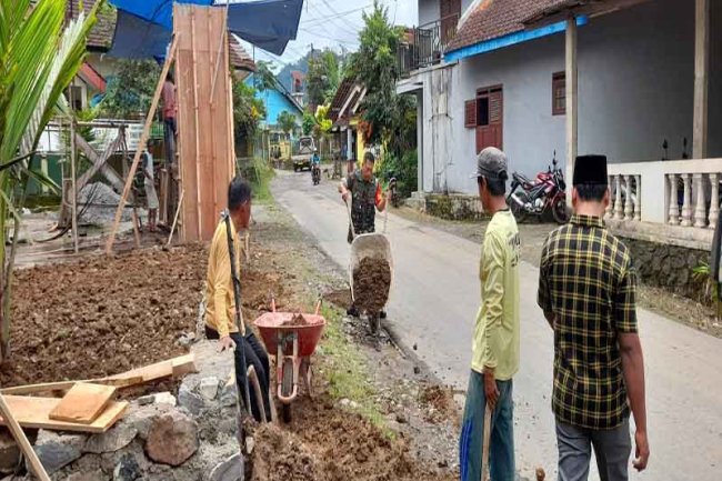 Karya Bakti Wujud Nyata Manunggal Bersama Rakyat Ciptakan Pembangunan Di Wilayah