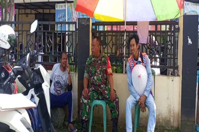 Keakraban Babinsa Bantarwaru Dan Warganya,Tumbuhkan Kekompakan Serta Kemanunggalan