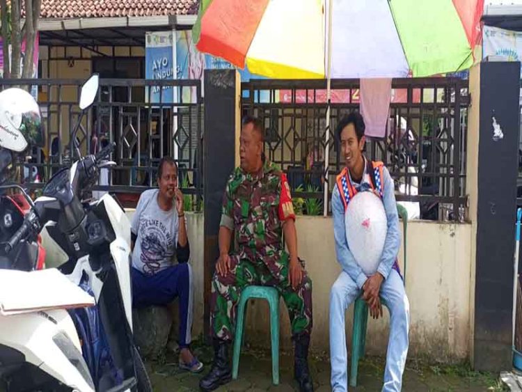 Keakraban Babinsa Bantarwaru Dan Warganya,Tumbuhkan Kekompakan Serta Kemanunggalan