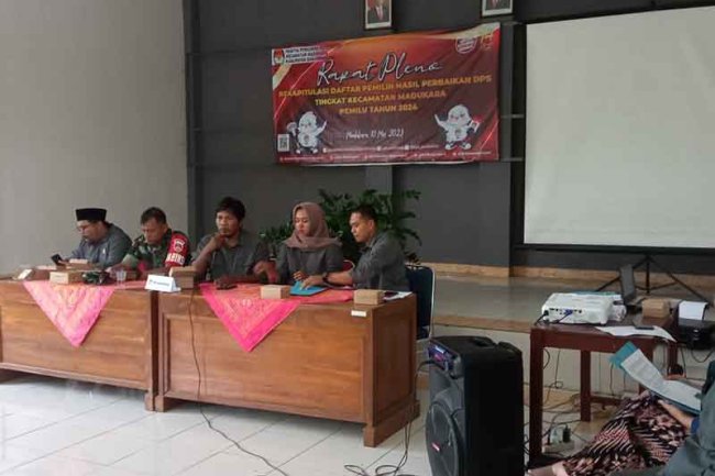 Sukseskan Pemilu 2024 Babinsa Koramil 14 Madukara Hadiri Rapat Pleno Terbuka Rekapitulasi Dpshp