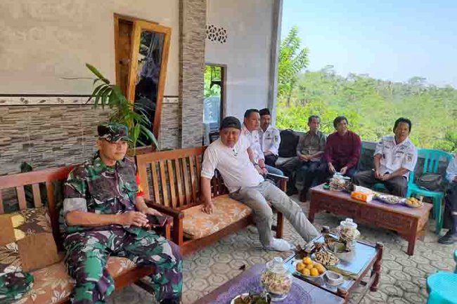 Babinsa Koramil 14/Madukara menghadiri Pertemuan Rutin IKK Des