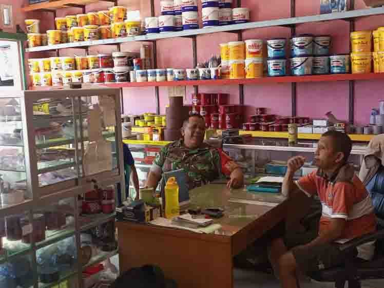 Babinsa Komsos Dengan Tokoh Masyarakat Di Wilayah Binaan