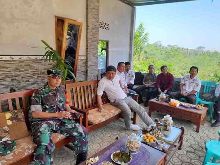 Babinsa Koramil 14/Madukara menghadiri Pertemuan Rutin IKK Des