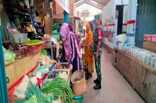 Jalin Komunikasi Babinsa Komsos Dengan Pedagang Di Pasar Tradisional