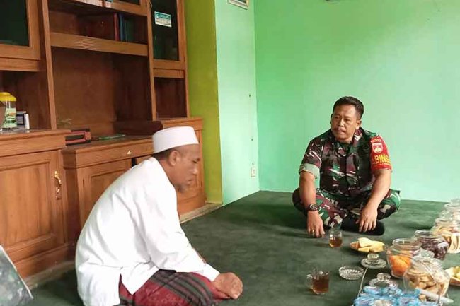 Pupuk Kebersamaan Babinsa Komsos Dengan Tokoh Agama