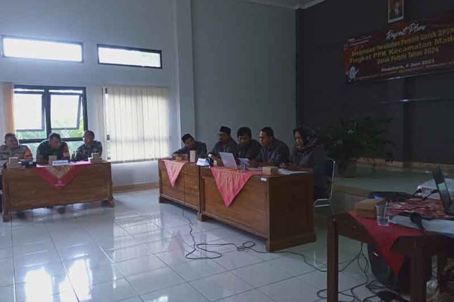 Babinsa Hadiri Rapat Pleno Rekapitulasi Daftar Pemilih Hasil Perbaikan ( DPSHP ) Akhir Tingkat PPS