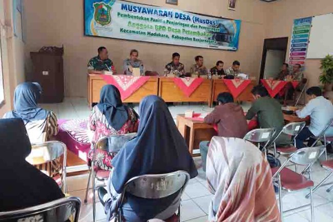 Rumuskan Langkah, Babinsa Madukara Hadiri Rapat Pembentukan Panitia Pemilihan BPD