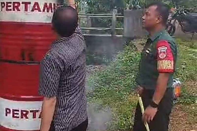 Dukung warga, Babinsa Madukara Dukung Warga Binaannya Yang Beninovasi Membuwat Alat Pelebur Sampah