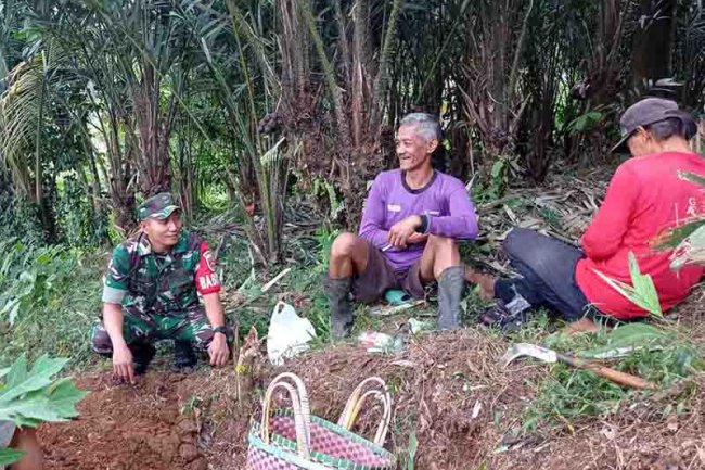 Komunikasi Sosial dengan warga salah satu petani Porang