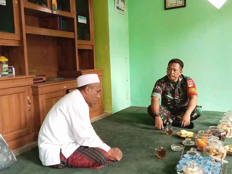 Pupuk Kebersamaan Babinsa Komsos Dengan Tokoh Agama