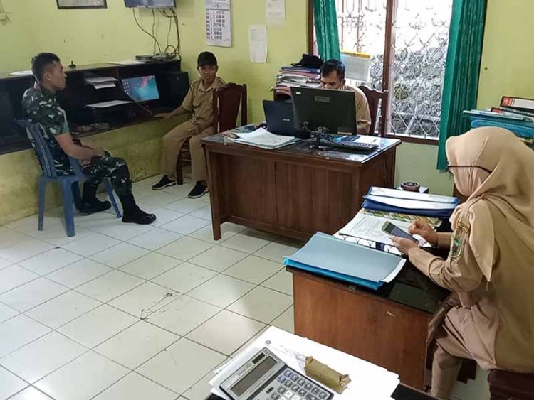 Perbaharui Data Wilayah, Babinsa Melaksanakan Puldata Ter di Kantor Desa