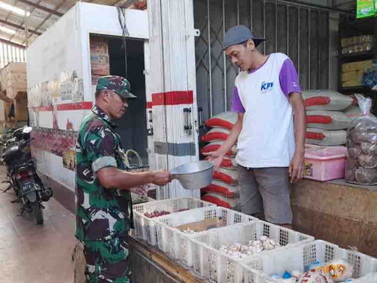 JALIN KOMUNIKASI, BABINSA KOMSOS DENGAN PEDAGANG DI PASAR TRADISIONAL