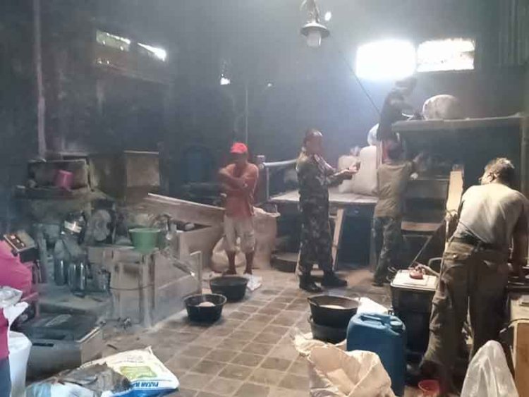 Babinsa pengecekan ketersediaan stok beras
