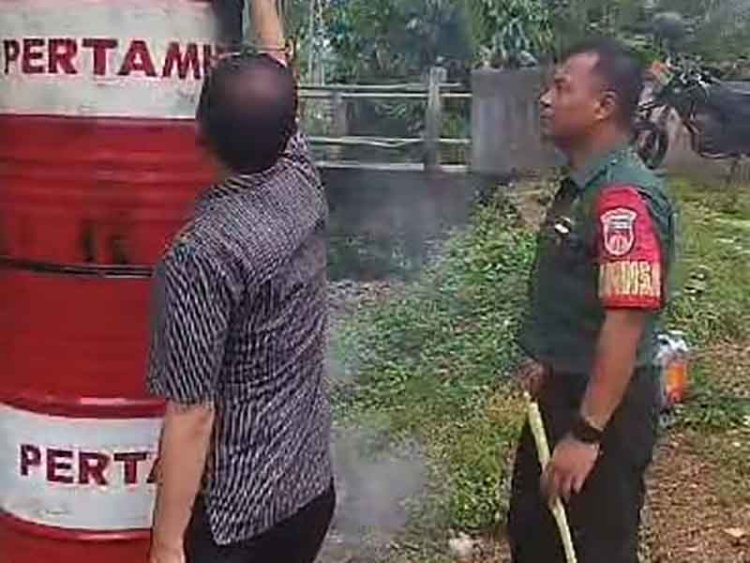 Dukung warga, Babinsa Madukara Dukung Warga Binaannya Yang Beninovasi Membuwat Alat Pelebur Sampah