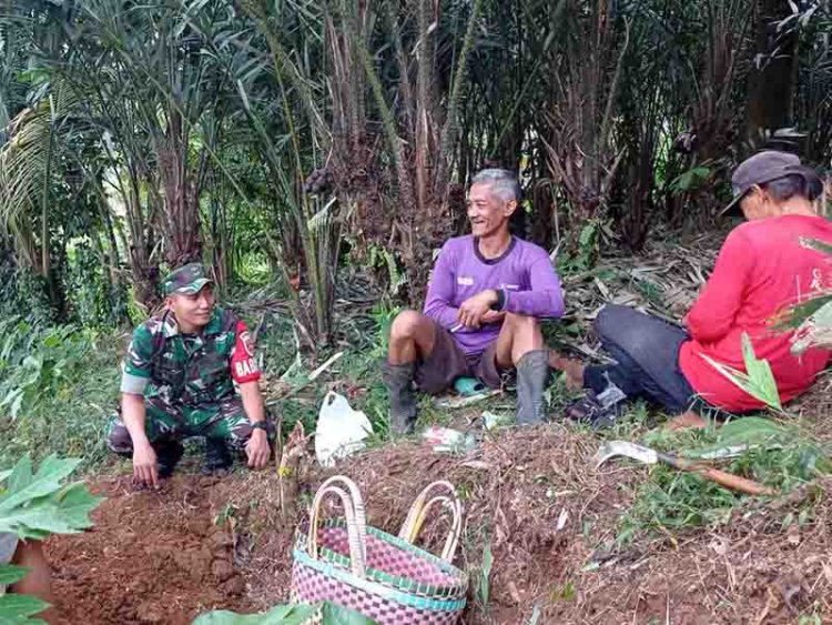 Komunikasi Sosial dengan warga salah satu petani Porang