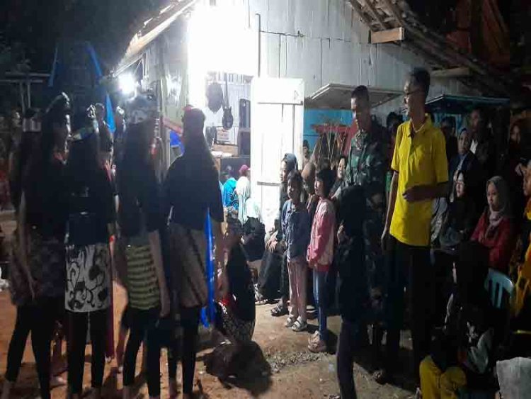 Babinsa Koramil 14/Madukara Melaksanakan Pengamanan Pentas Kesenian Kuda Lumping