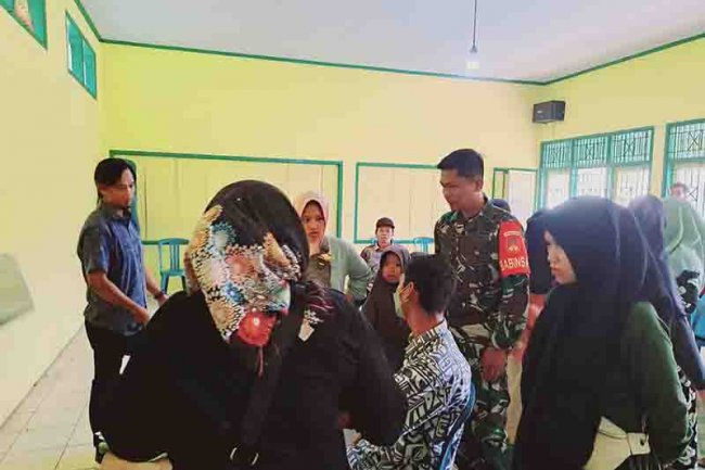 Babinsa Bantu Percepatan Distribusi Daging dan telur Ayam Program Pengentasan Stunting