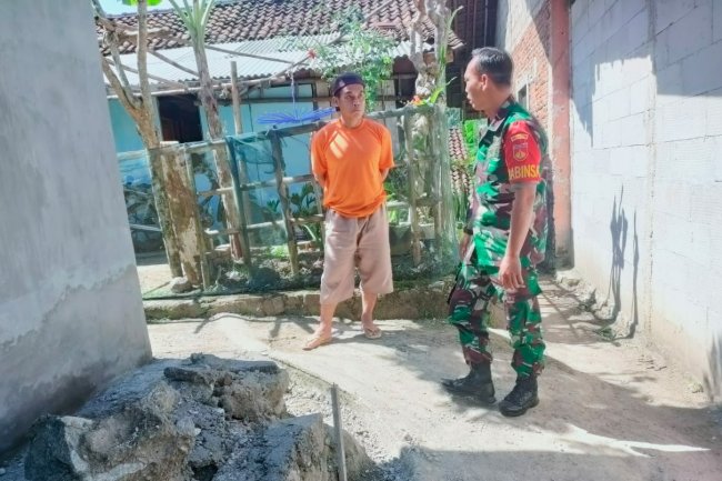 Mewujudkan Keakraban, Babinsa Madukara Komsos Dengan Warga Binaan 