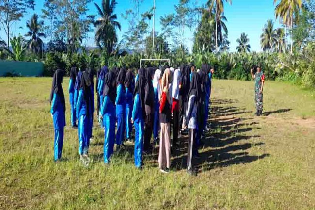 Tanamkan Disiplin Babinsa Koramil Madukara Memberi Materi Wasbang Dan PBB