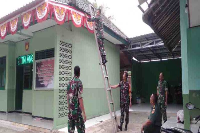 Sambut HUT Kemerdekan RI Ke-78 Tahun 2023 Koramil pasang bendera dan umbul-umbul