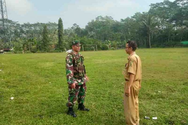 Babinsa Komsos Dengan Tokoh Masyarakat Di Wilayah Binaan