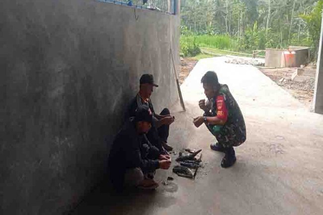 Mewujudkan Keakraban, Babinsa Madukara Komsos Dengan Warga Binaan 