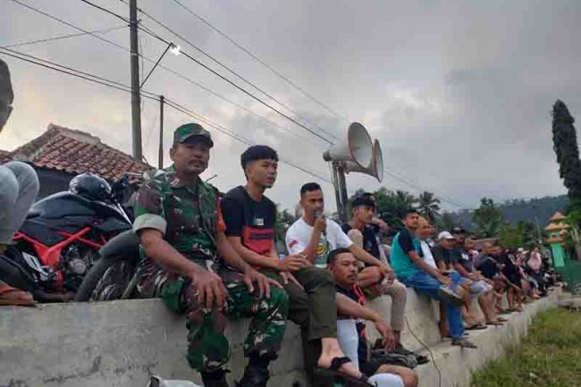 Peduli Babinsa Madukara Laksanakan Pengamanan Pertandingan Sepak Bola