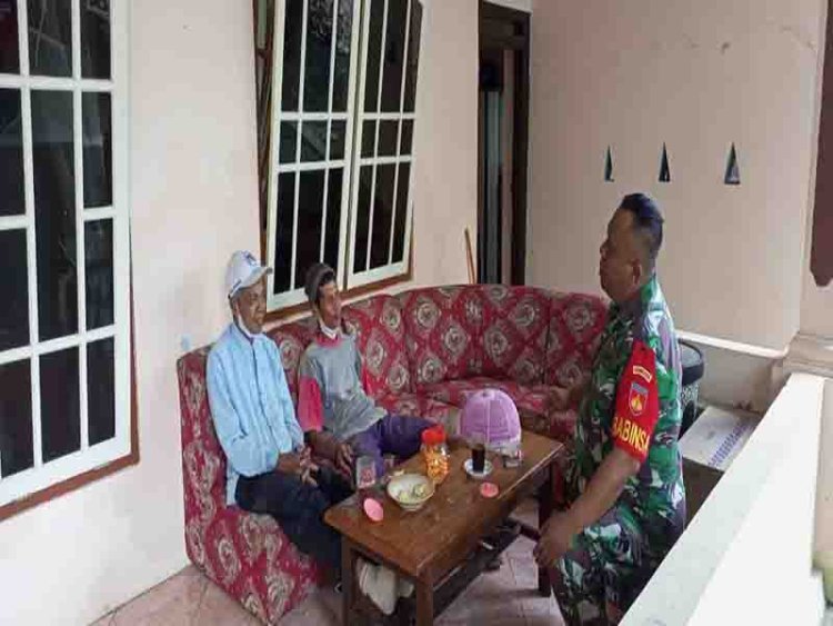 Babinsa Madukara Komsos Dengan Tokoh Masyarakat Di Wilayah Binaan