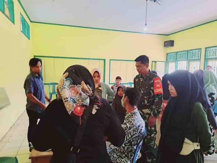 Babinsa Bantu Percepatan Distribusi Daging dan telur Ayam Program Pengentasan Stunting