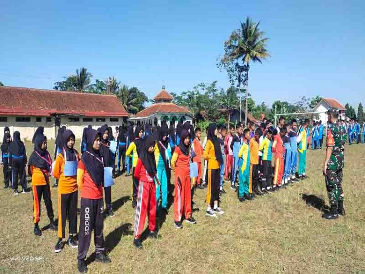 Masa Pengenalan Lingkungan Sekolah (MPLS) Babinsa Koramil Madukara Beri Materi Wasbang Pada Siswa-Siswi Baru