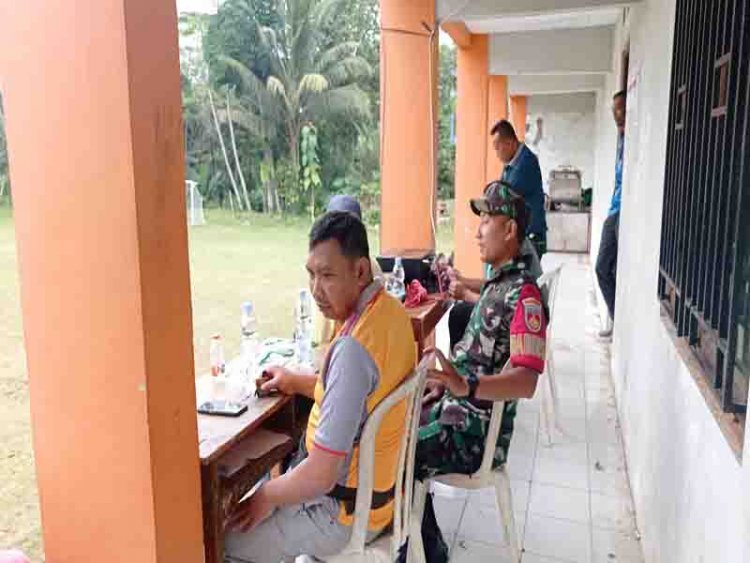 Peduli Babinsa Madukara Laksanakan Pengamanan Pertandingan Sepak Bola