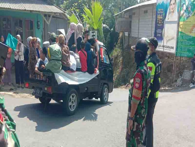 Babinsa Koramil Madukara Amankan Kirab Karnaval keliling