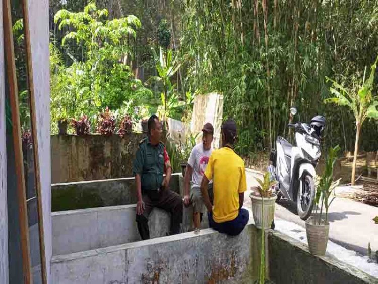 Mewujudkan Keakraban, Babinsa Madukara Komsos Dengan Warga Binaan