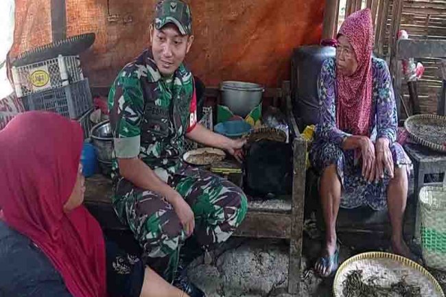 Mewujudkan Keakraban, Babinsa Koramil Madukara Komsos Warga Binaan