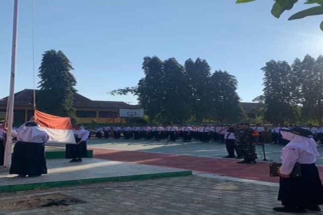 BENTUK PATRIOT DAN KARAKTER BANGSA, BABINSA KORAMIL 14/MADUKARA JADI PEMBINA UPACARA 