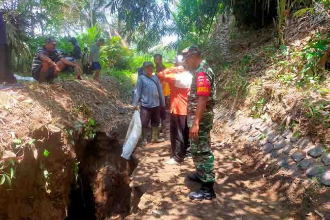 TANAH AMBLAS, BABINSA KORAMIL 14/MADUKARA SIGAP DAN CEPAT CEK LOKASI
