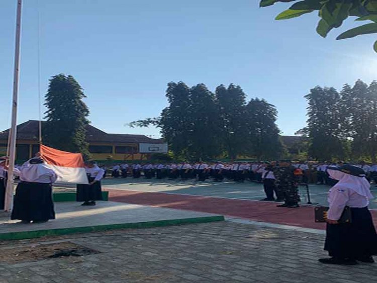 BENTUK PATRIOT DAN KARAKTER BANGSA, BABINSA KORAMIL 14/MADUKARA JADI PEMBINA UPACARA 