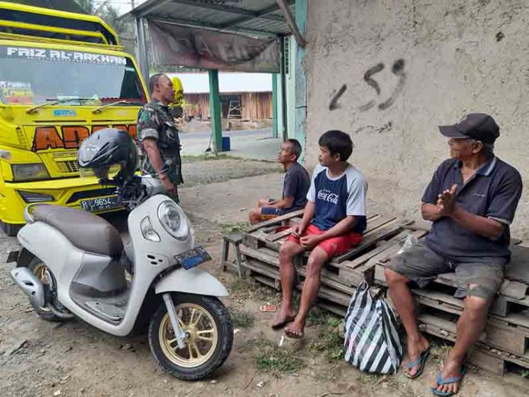 Mewujudkan Keakraban, Babinsa Koramil Madukara Komsos Warga Binaan