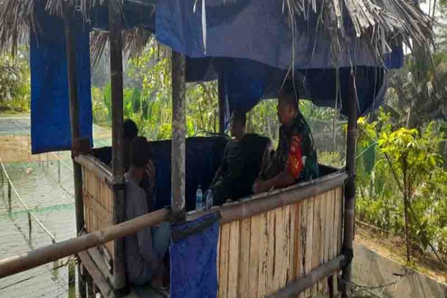 Mewujudkan Keakraban, Babinsa Koramil Madukara Komsos Warga Binaan