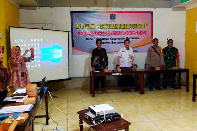 Babinsa Koramil 14/Madukara Hadiri Musdes Penyusunan RKPDes Tahun 2024 Desa Talunamba