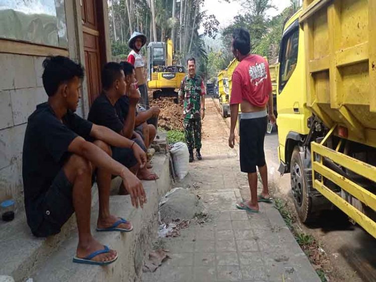 Mewujudkan Keakraban, Babinsa Koramil Madukara Komsos Warga Binaan