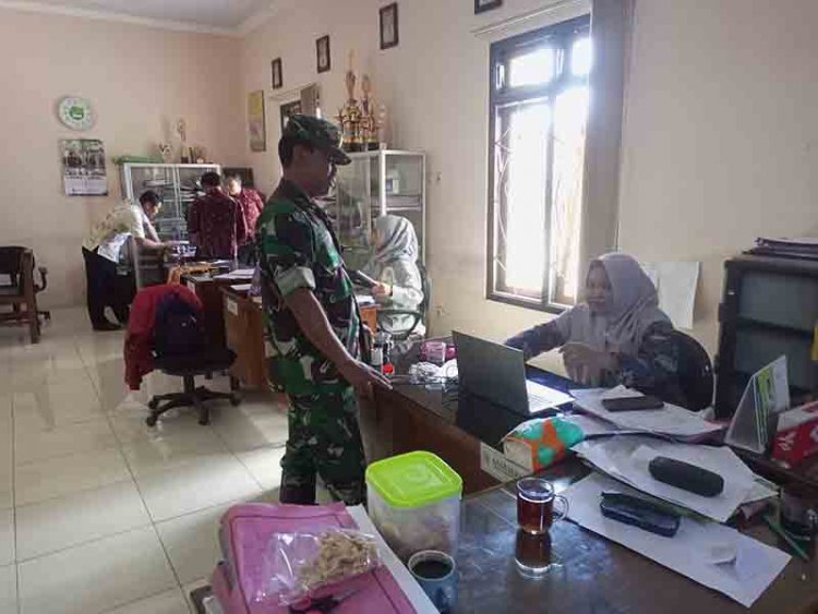Perbarui Data Masyarakat, Babinsa Koramil Madukara Lakukan Puldatater