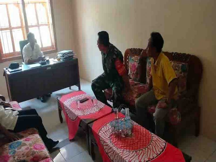 Babinsa Koramil 14/Madukara Komsos Dengan Tokoh Masyarakat