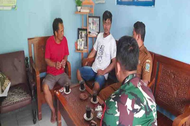 Menjalin Silaturahmi, Babinsa Madukara Komsos dengan Tokoh Masyarakat