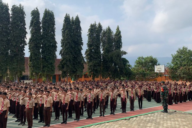 BABINSA TANAMKAN KARAKTER CINTA TANAH AIR