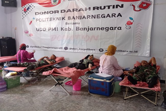 BABINSA KORAMIL 14/MADUKARA IKUTI DONOR DARAH DI POLITEKHNIK BANJARNEGARA
