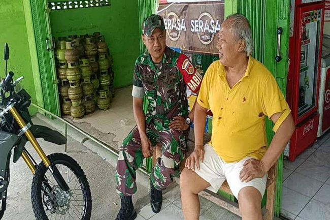 Mewujudkan Keakraban, Babinsa Koramil 14/Madukara Komsos Warga Binaan