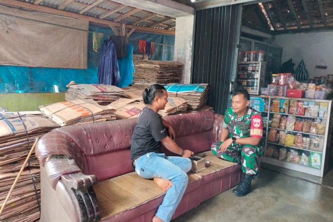 Mewujudkan Keakraban, Babinsa Koramil 14/Madukara Komsos Warga Binaan