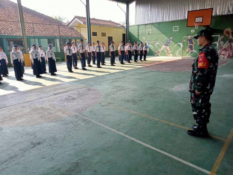 Tanamkan Disiplin, Babinsa Koramil 14/Madukara Memberi Materi Wasbang Dan PBB